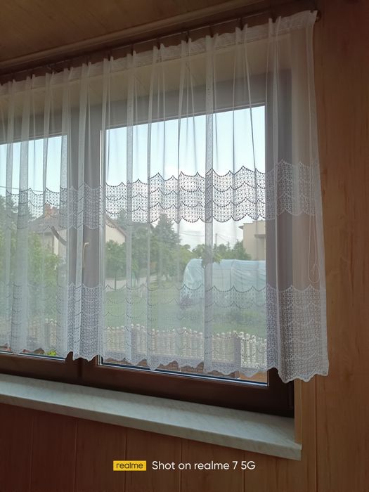 Sprzedam dwie firanki  z haftem