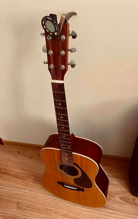 Zestaw: gitara yamaha, torba, tuner, capo, kostki