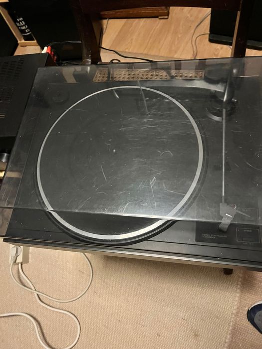 Gira discos Sony PS-LX100.
