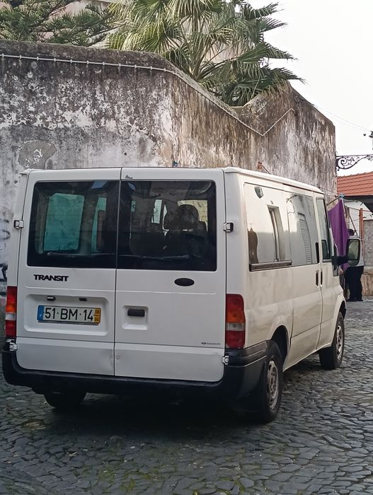 Trata-se Ford Transit 2006