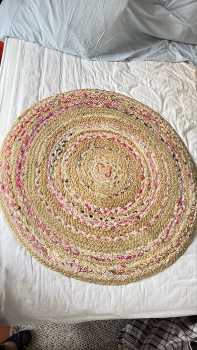 Carpet round natural materials