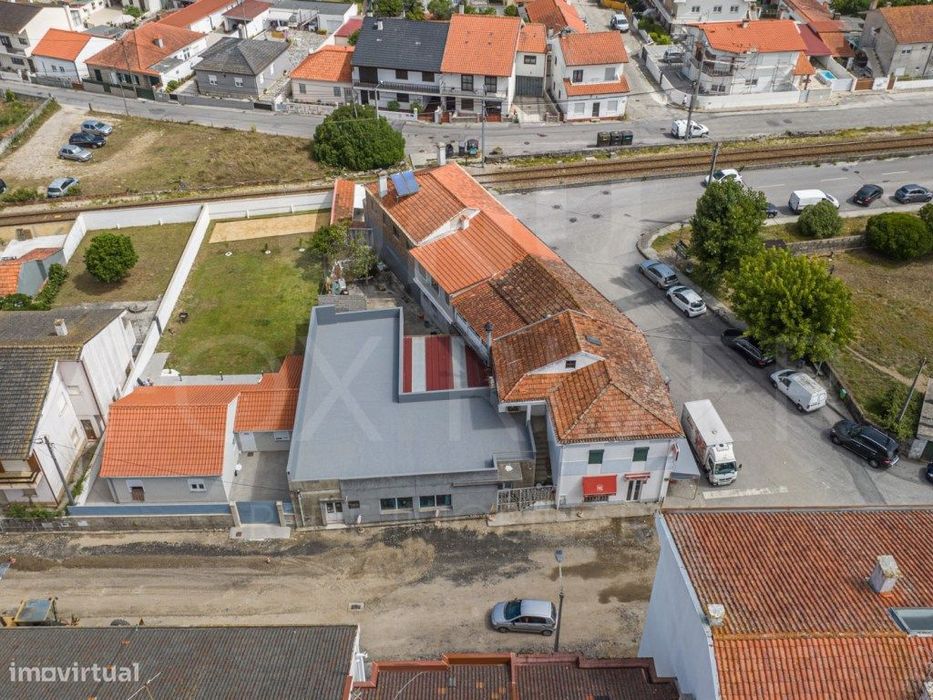 Moradia com café a funcionar em Darque