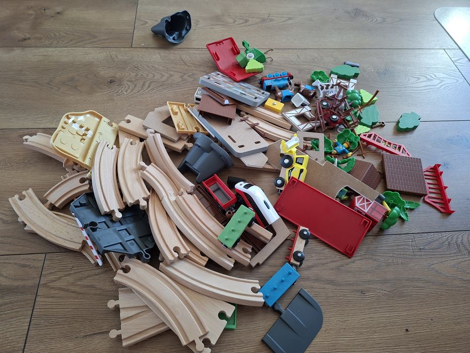 Tory i pociąg jeżdżący