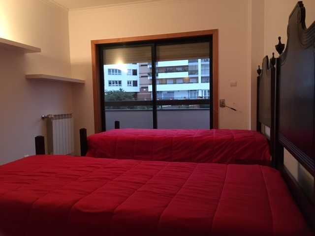 Oportunidade: T3 em Algés , espaçoso e com muita luz, excelentes acessos a Lisboa
