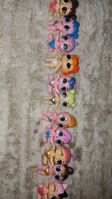 Ляльки LOL та аксесуари.