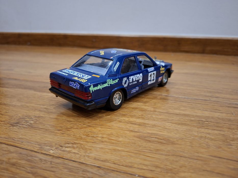 Klasyk Mercedes 190E Bburago 1:25 Vintage Włochy Kolekcjonerski