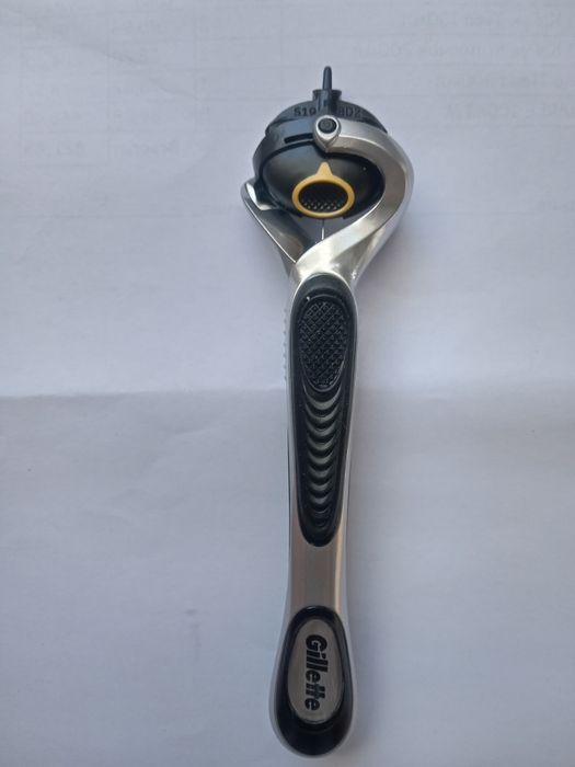 Продам станок для бритья  Gillette proshield на 5лезвий .