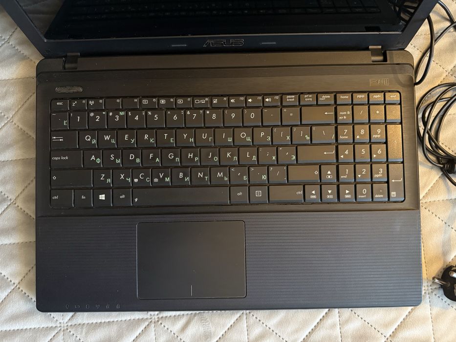 Ноутбук ASUS X55A, 8GB RAM, SSD 240GB