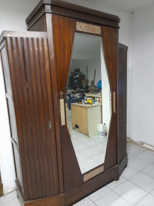 Armario antigo por restaurar