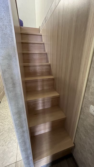 Продам дворівневу квартиру-гостинку