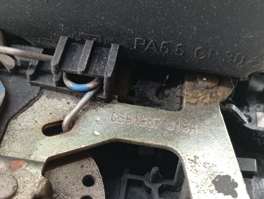 Fecho da Porta Frente Direito - VOLKSWAGEN PASSAT (3B2) | 96 - 01