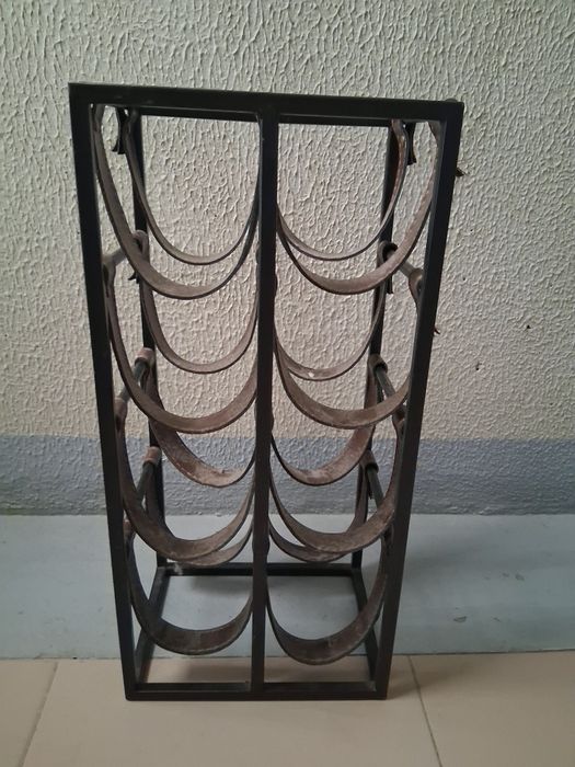 Garrafeira/Suporte para 8 garrafas