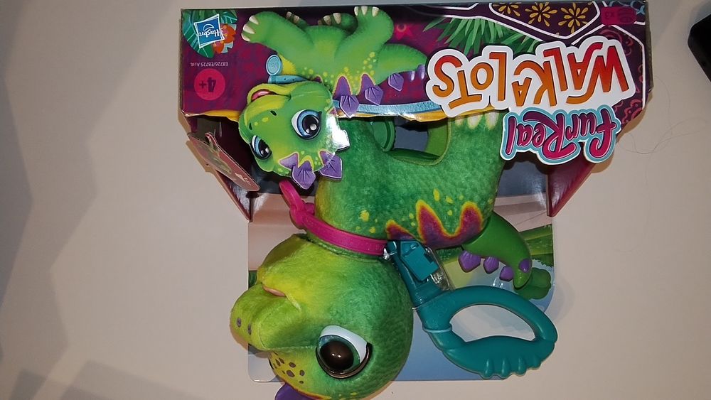 Interaktywny dinozaur na smyczy od Hasbro, 4+ lat