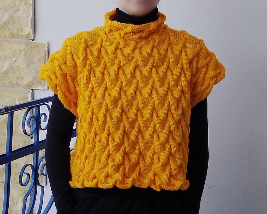 Handmade Жіночий теплий в'язаний жилет