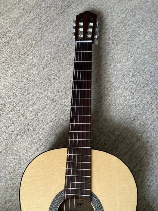 Классическая гитара и чехол