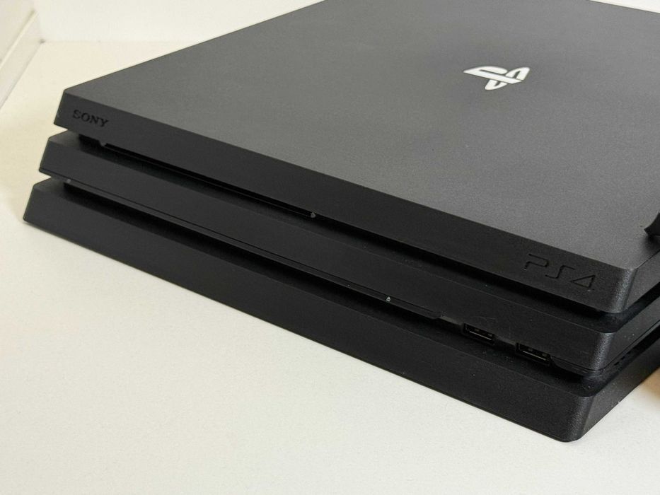 Konsola Sony PlayStation 4 Pro + Pad | Niski Soft 11.50 | Stan BDB