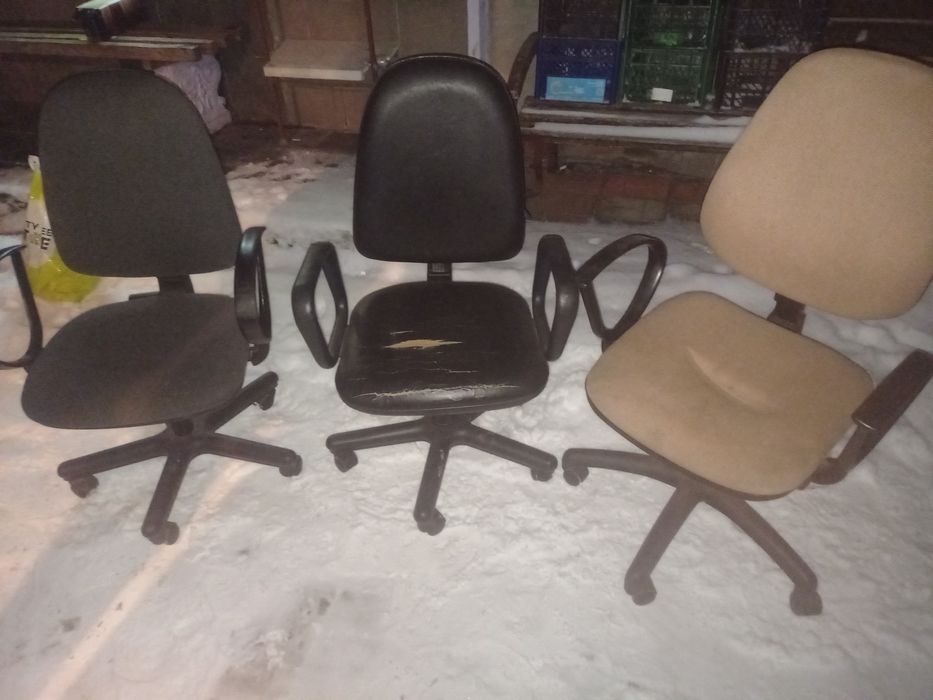 Офисное кресло..