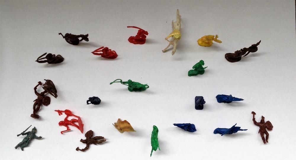 indianie  stare figurki plastikowe