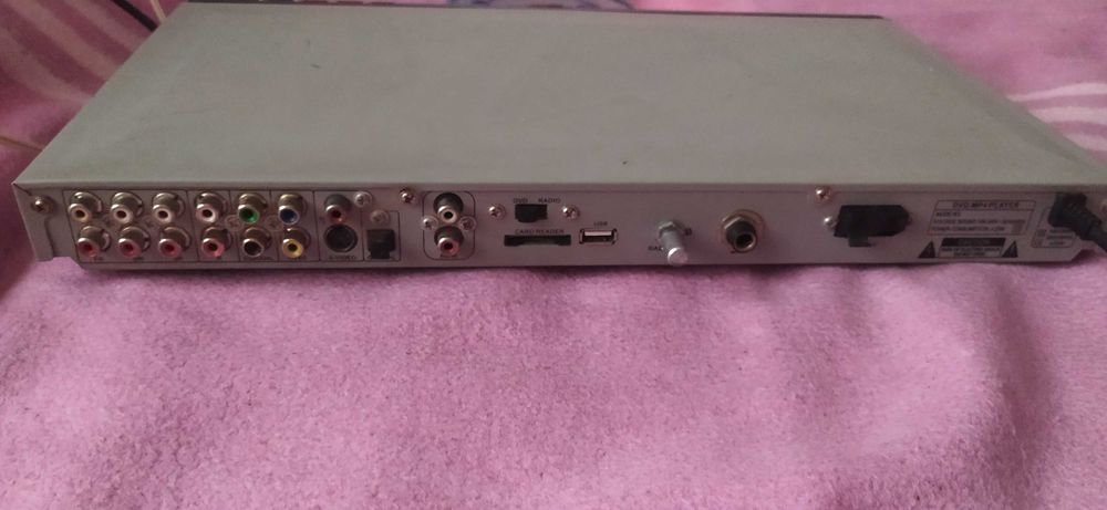ДВА DVD player двд плеера за одну цену видеопрогравачi bbk dv412si и какой то змей))