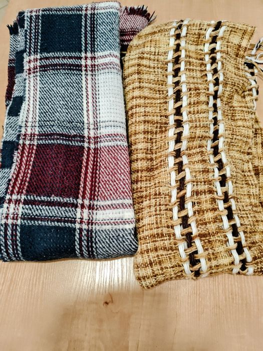 Dwa duże szale w kratę
