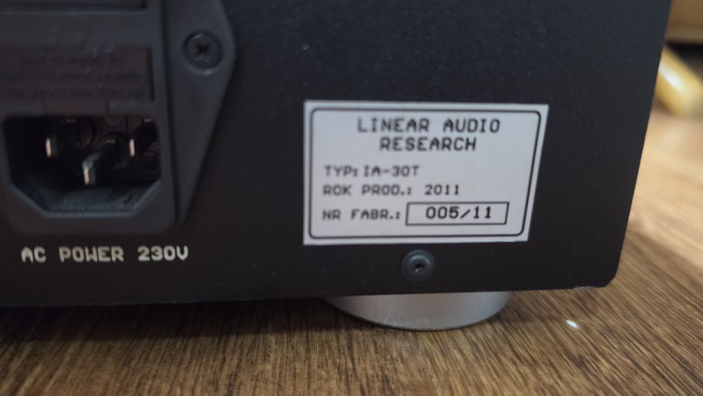Lampowy wzmacniacz stereo Linear Audio Reserch  IA-30T
