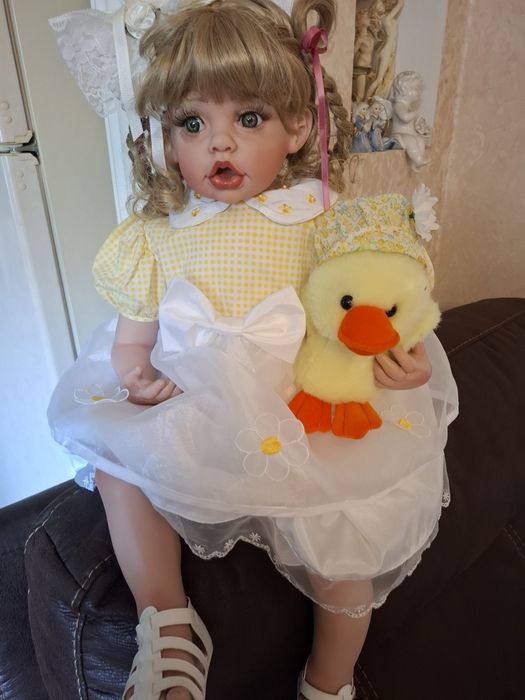 Коллекционная виниловая,кукла от Файзах Спанос