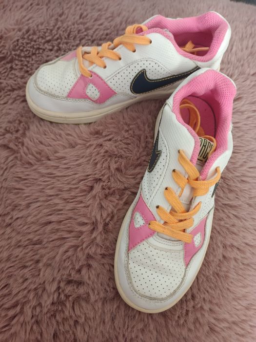 Nike z neonowa sznurowka