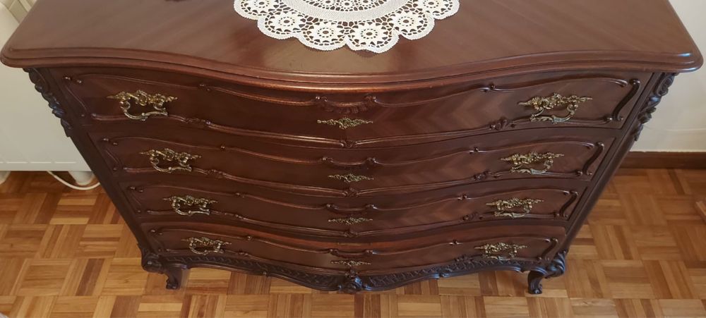 Mobília de quarto completa em madeira maciça – estilo Luis XVI