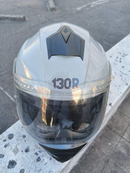 Capacete modular usado com alguna riscos