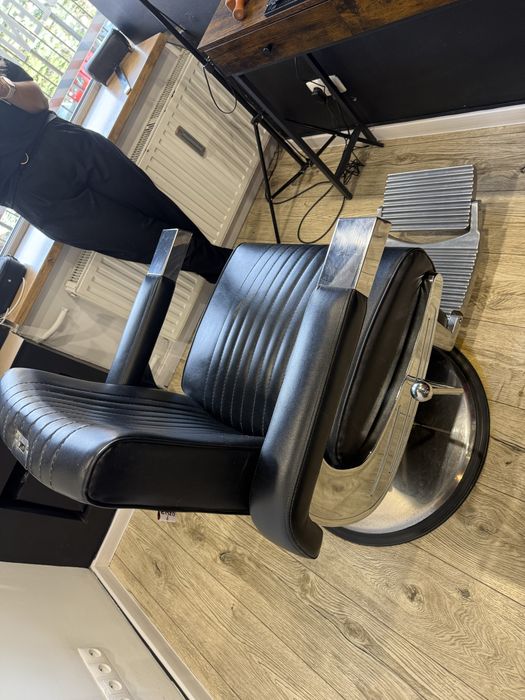 Fotele barberskie uzywane w bardzo dobrym stanie