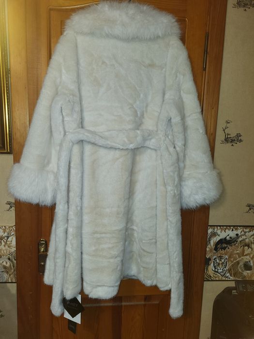 Шуба біла та коричнева еко-хутро