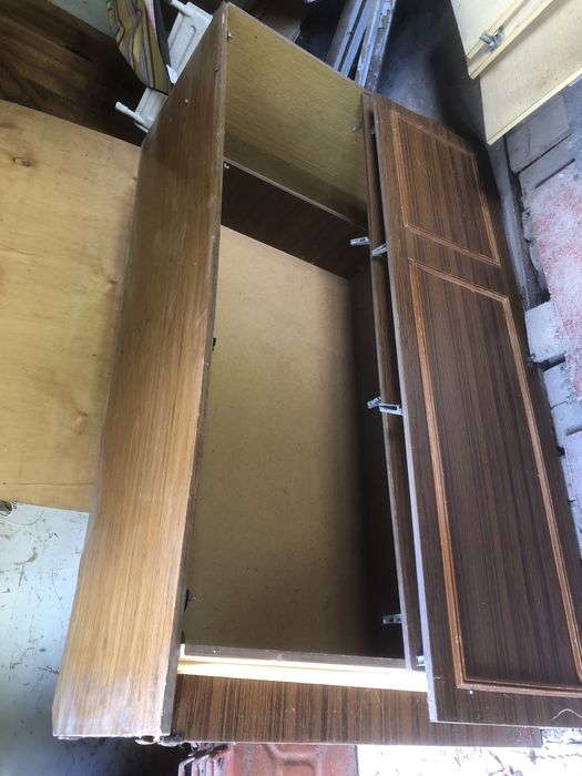 Шкаф с двумя дверями