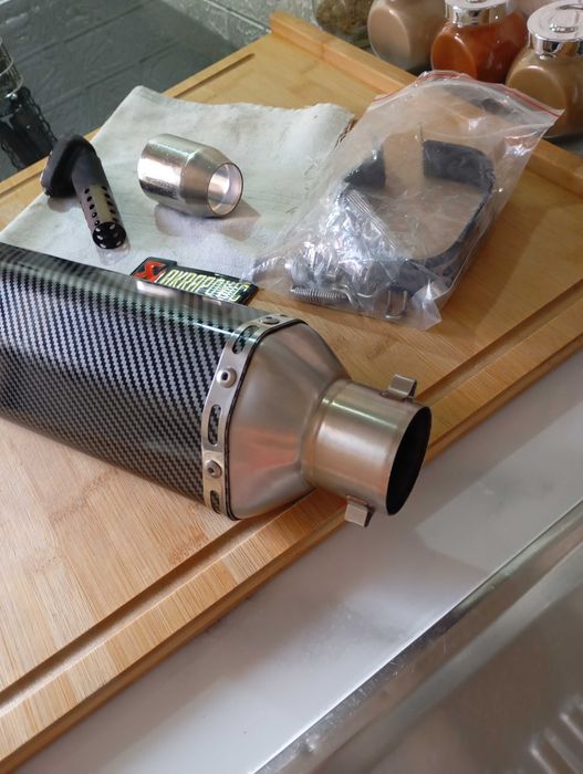 Ponteira escape moto "Akrapovic"réplica