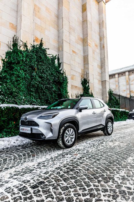 Hybrydowy SUV na wynajem Poznań: Toyota Yaris Cross