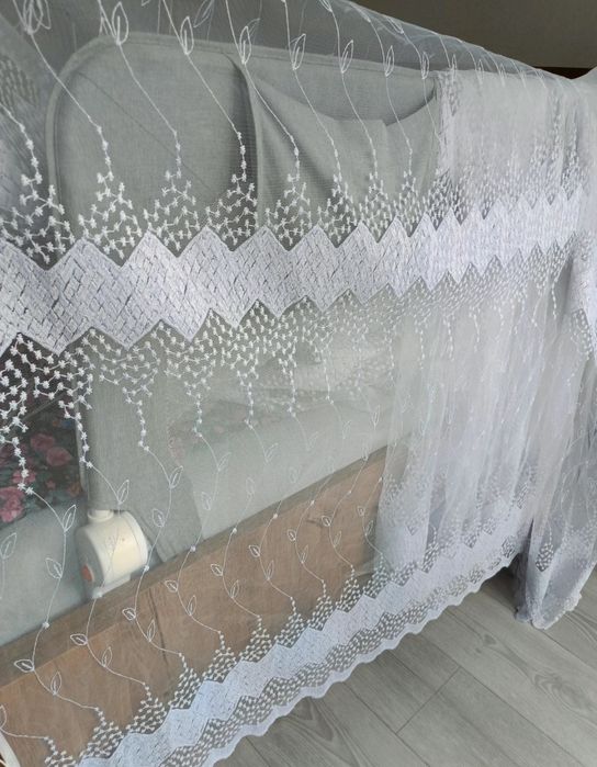 2 firanki długie gotowe na taśmie marszcoznej z mieniaca nitka