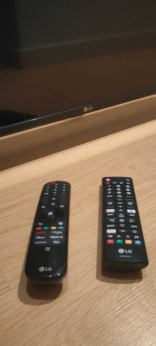 Smart TV LG 43" 4K UHD (43UN71006LB) + Comando Magic Remote (Braga)