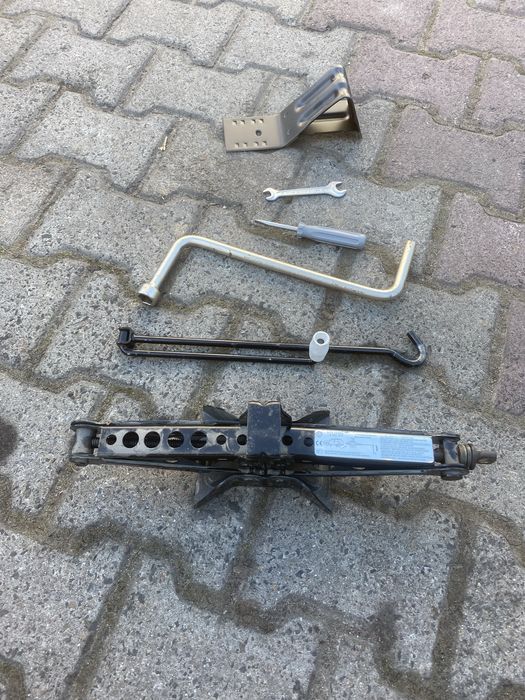 Podnosnik Lewarek Klucz Zestaw BMW E83 X3