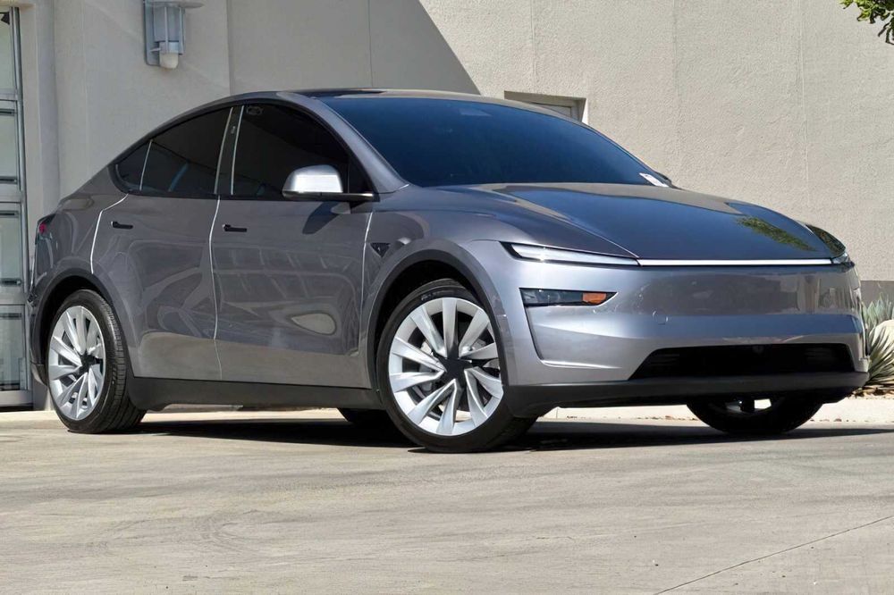 Tesla Model Y      2026