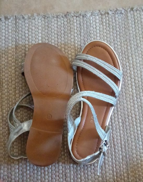 Sandálias de rapariga