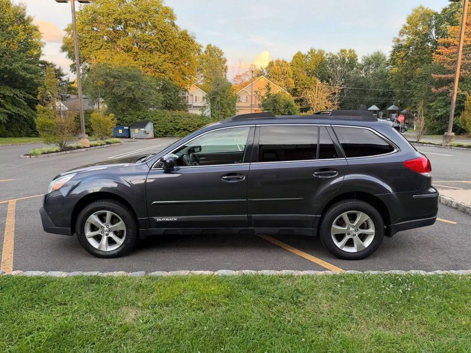 Subaru Outback 2.5i Limited      2013