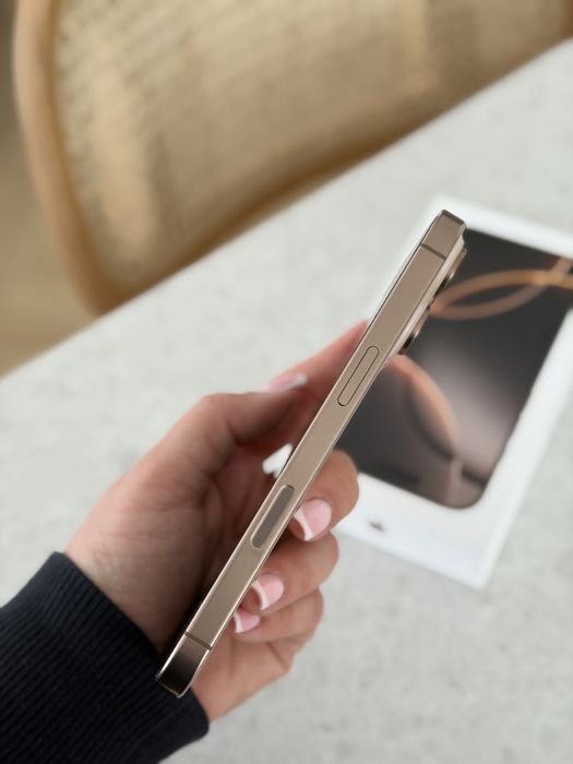 Iphone 16 Pro, 256GB, stan idealny, Desert Titanium