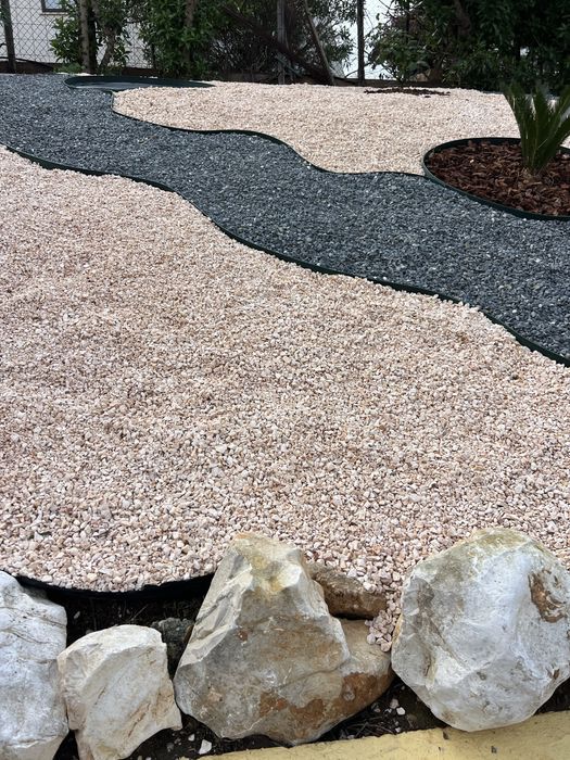 Brita / Gravilha decorativa para jardim e paisagismo