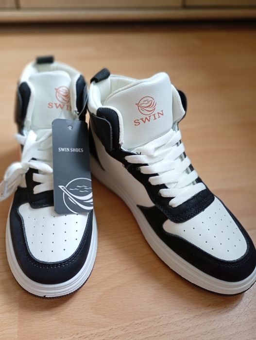 Buty sportowe damskie Born2be