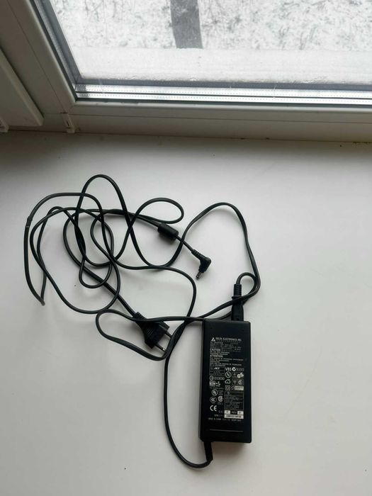 Зарядний пристрій для ноутбука