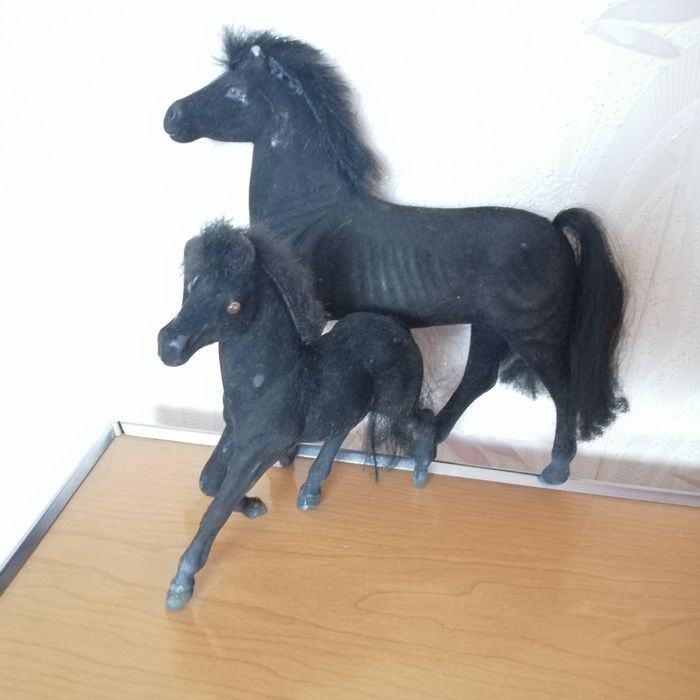 Игрушки лошадки разные