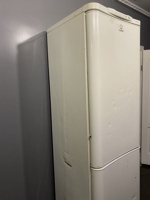 Холодильник Indesit