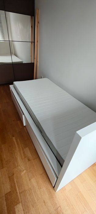 Cama solteiro IKEA com colchão