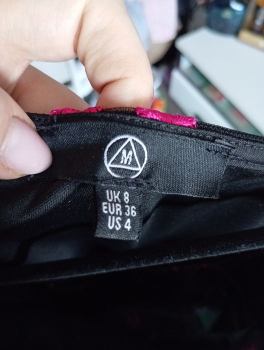 Sukienka kwiaty kwiatowa haftowana Missguided