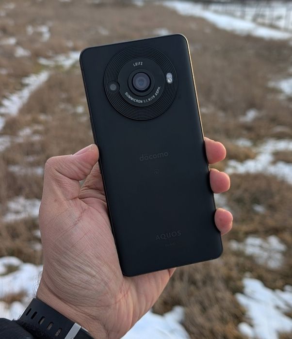 Sharp Aquos R8 pro (12/256 самый плавный экран 240ггц  Snapdragon 8 2