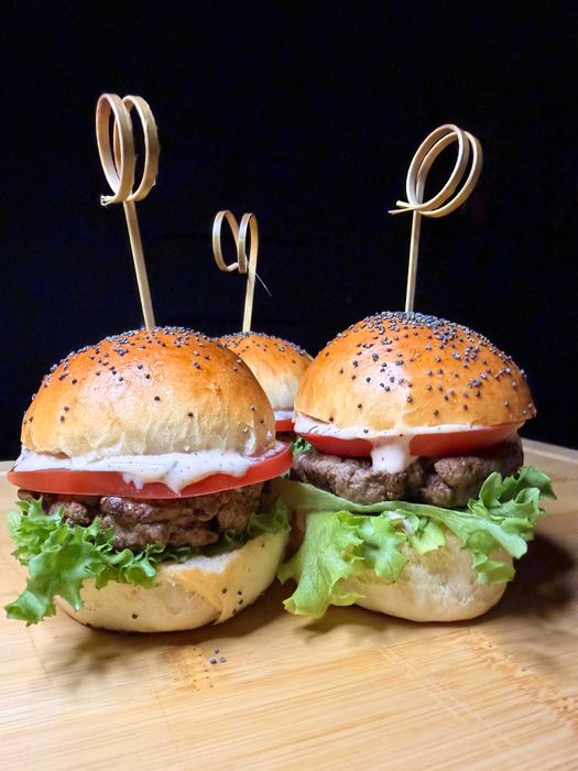 Boxy cateringowe - focaccia, mini burgery, croissanty